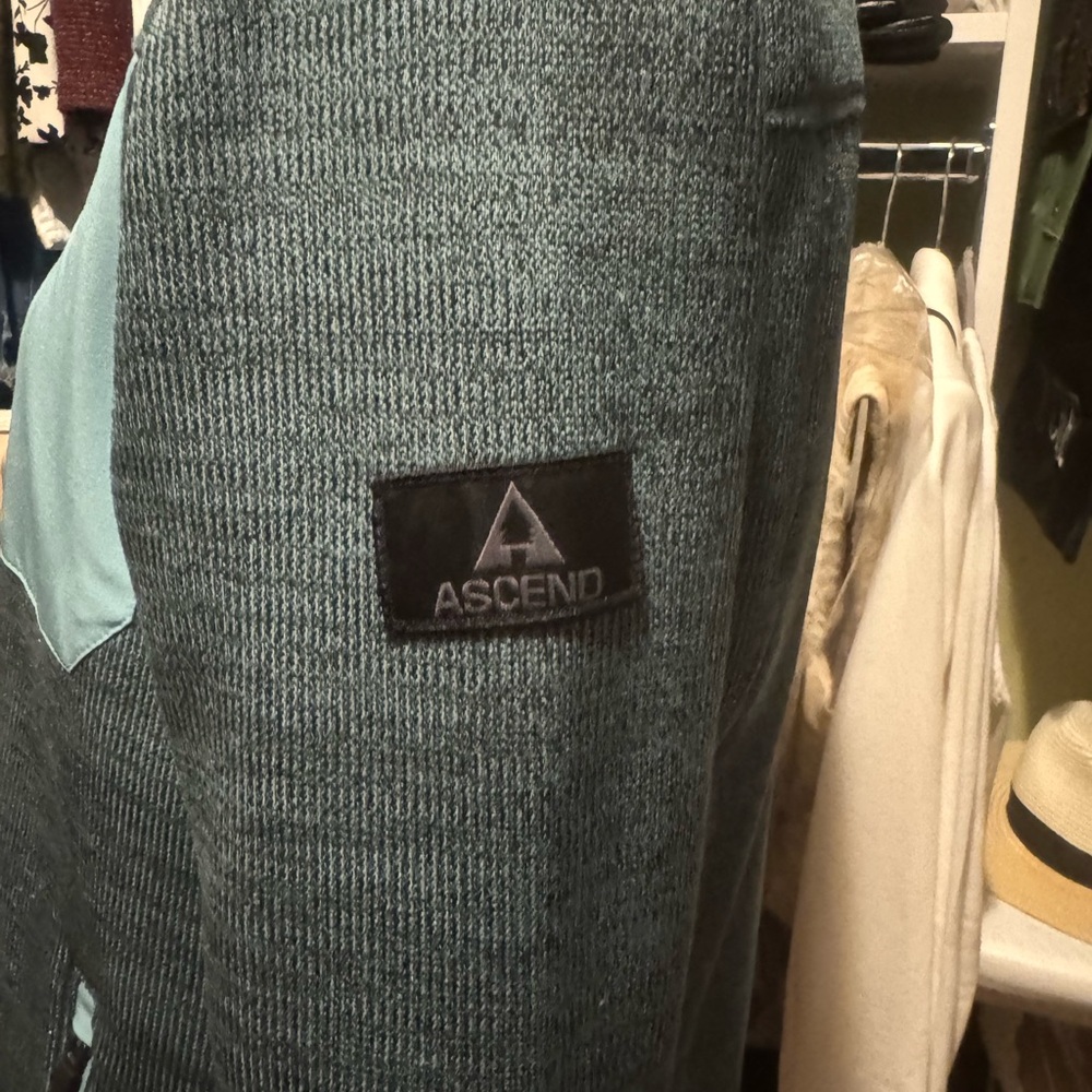 Ascend Jacket - Picture 8 of 11